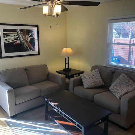 Entire Apartment Close To Downtown - 2 Queen Beds Springfield Exterior photo