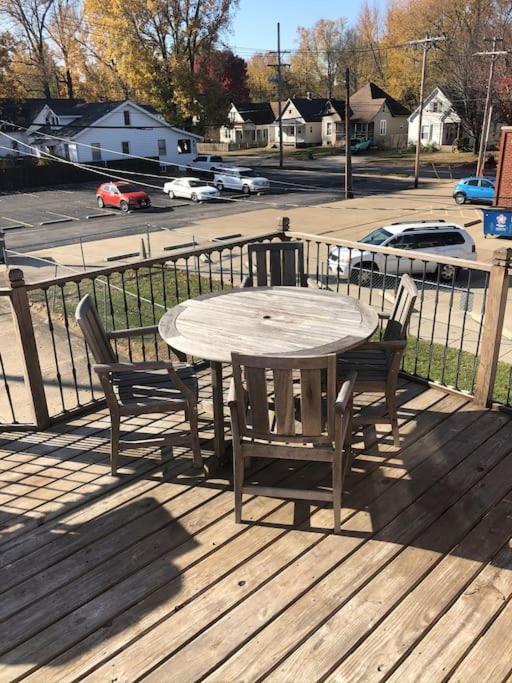 Entire Apartment Close To Downtown - 2 Queen Beds Springfield Exterior photo