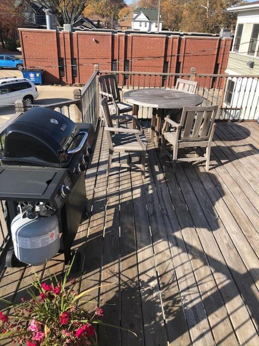 Entire Apartment Close To Downtown - 2 Queen Beds Springfield Exterior photo