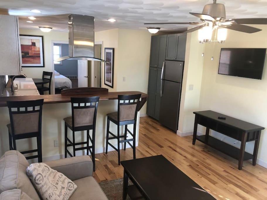 Entire Apartment Close To Downtown - 2 Queen Beds Springfield Exterior photo